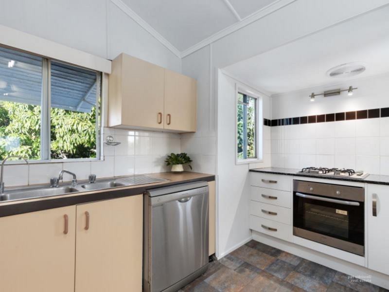 8 Thackeray Street, Park Avenue QLD 4701